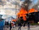 В Кировской области пожар повредил три дома и сарай: сирота остался без жилья