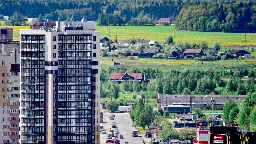 Главная картинка новости: Житель Кировской области погасил долг в 2,2 миллиона, когда приставы выставили на продажу его дом с участком и квартиру