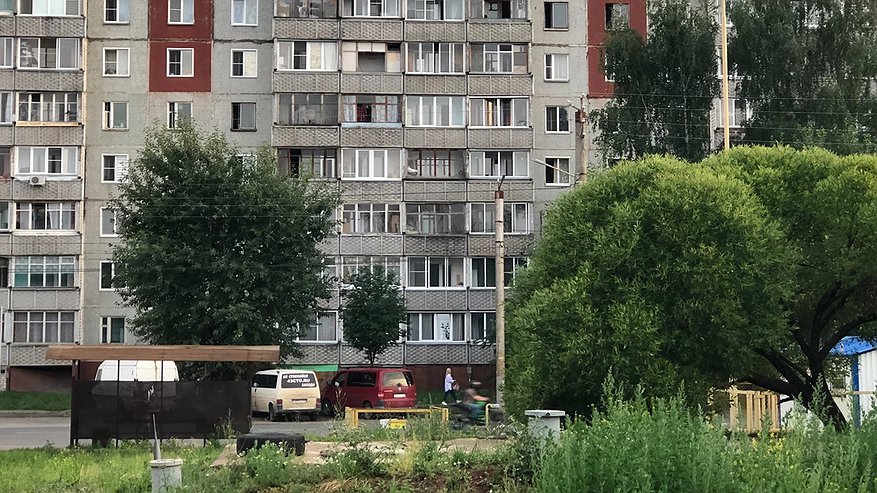 Слободской школьник покончил с собой в день пересдачи экзамена: тело нашли под окнами дома