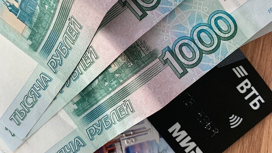 Россиянам с банковской картой Мир установили время до августа