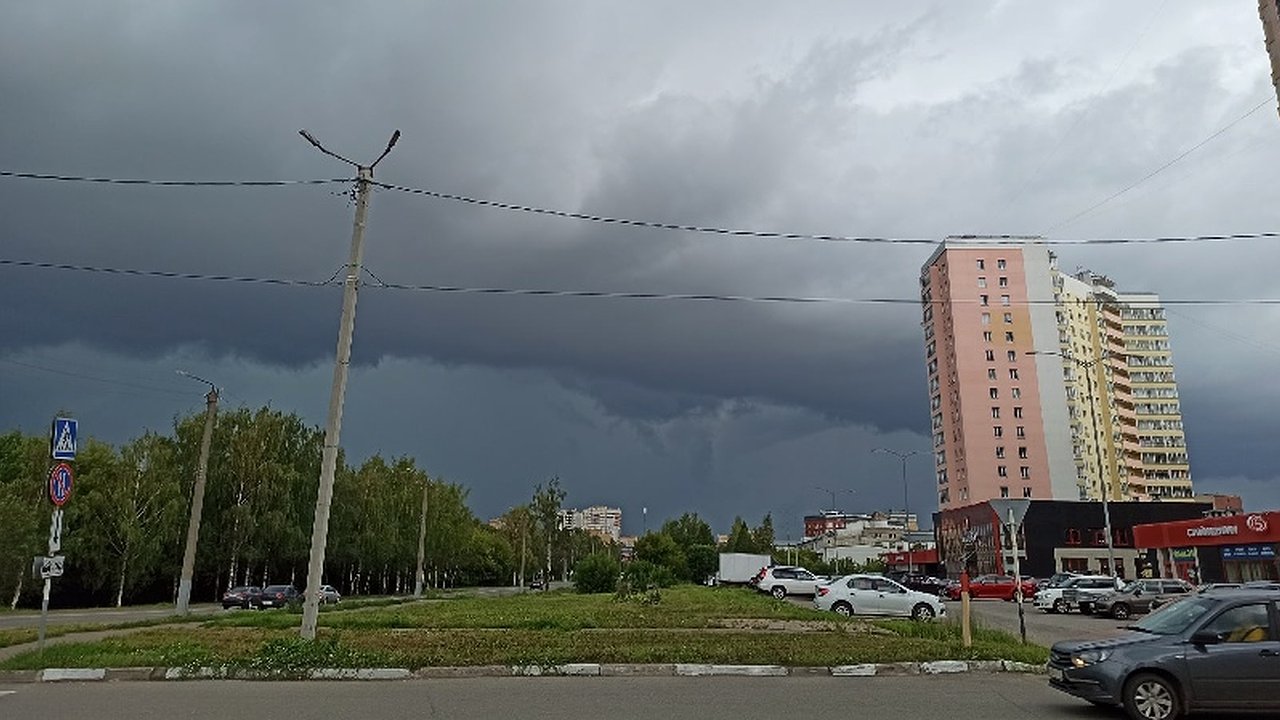 Главная картинка новости: Кировчан ждут жаркие, но дождливые выходные