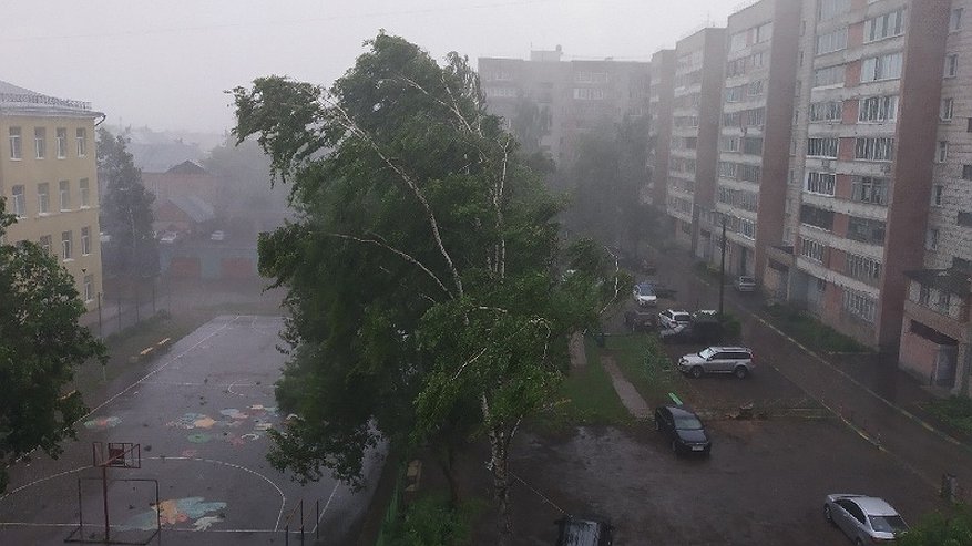 Ливни, град и штормовой ветер: синоптики пообещали кировчанам опасную погоду на сутки