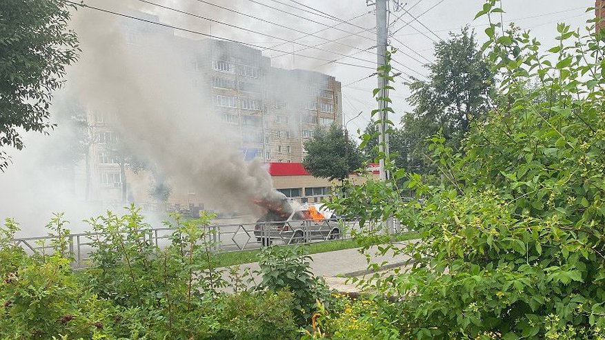 Утром в Кирове тушили "четырнадцатую", которая загорелась во время движения