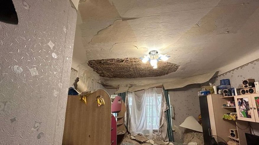 В администрации Кирова рассказали, из-за чего в квартире с многодетной семьей обрушился потолок