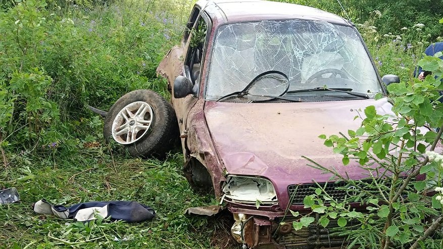 В Афанасьевском районе перевернулась иномарка: пострадали два человека
