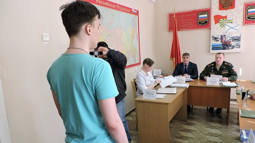 Главная картинка новости: Закон подписан: неявка в военкомат без уважительной причины теперь наказывается штрафом до 30 тысяч