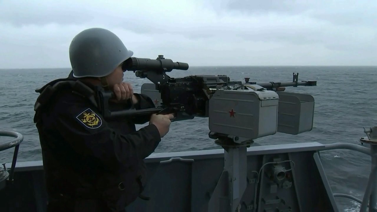 Главная картинка новости: Военно-морскую базу в Новороссийске пытались атаковать безэкипажными катерами