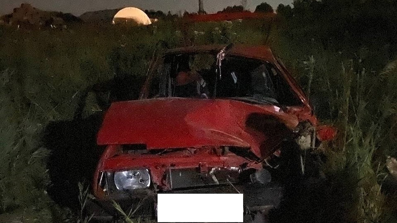 Главная картинка новости: В Пижанском районе “девятка” съехала в кювет: погиб один из пассажиров