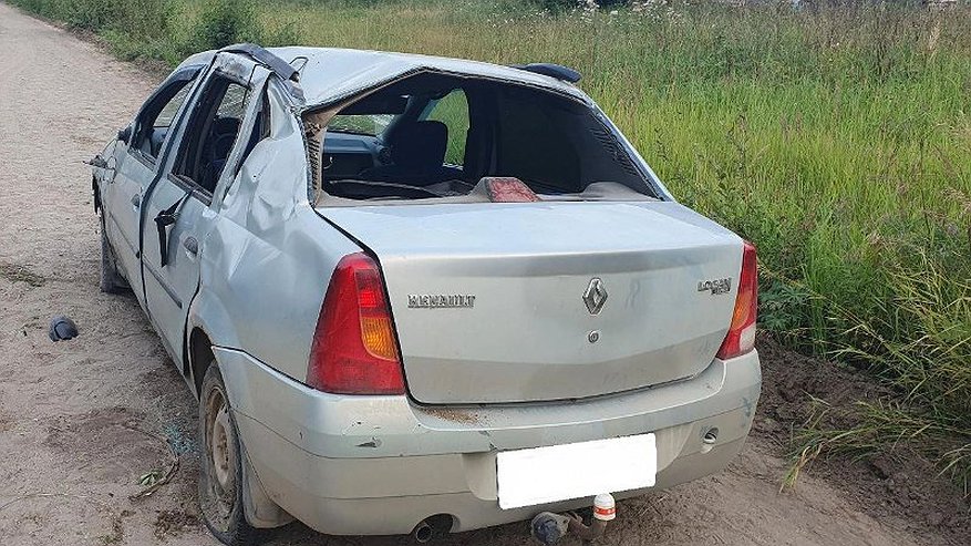 В Кировской области 40-летний мужчина скончался в перевернувшейся машине