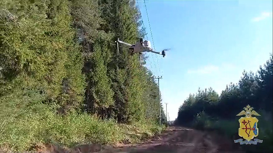 Главная картинка новости: Собирал грибы с семьей и заблудился: в пригороде Кирова парня отыскали при помощи дрона