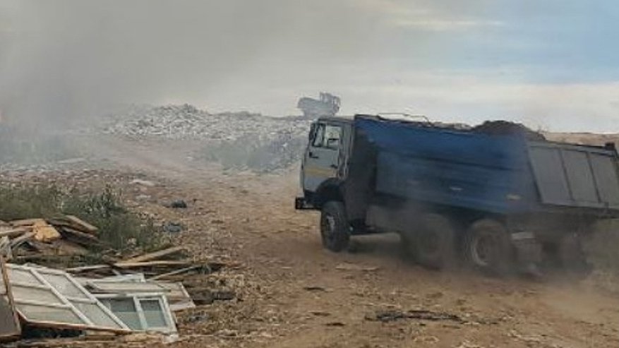 Главная картинка новости: В Кировской области двое суток тушили пожар на полигоне