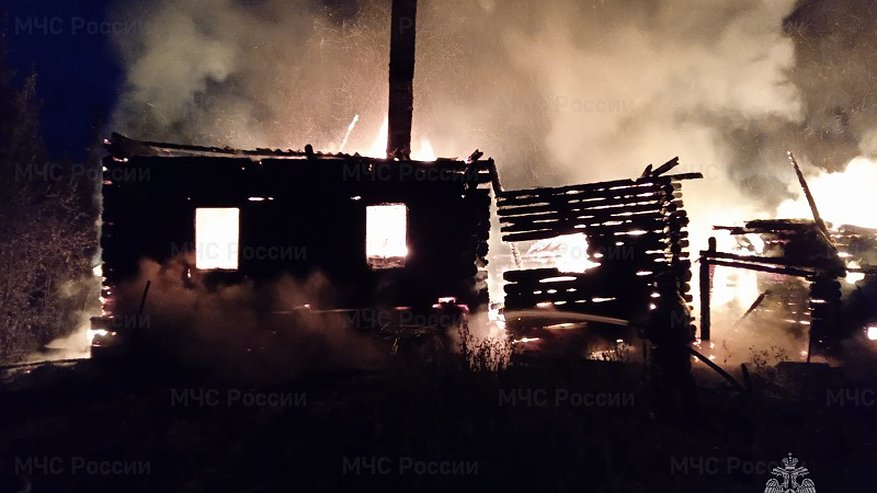 Ночной пожар в Кировской области: три пожарных расчета тушили дом