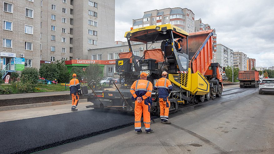 Главная картинка новости: В Кирове рабочие приступили к последнему этапу ремонта Студенческого проезда