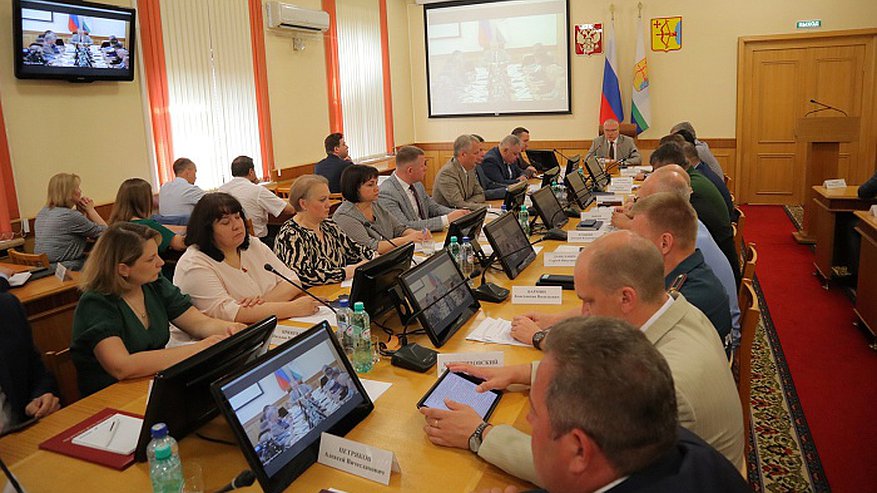 Главная картинка новости: Бывшего кировского чиновника лишили квартиры и автомобиля на сумму больше 10 млн рублей