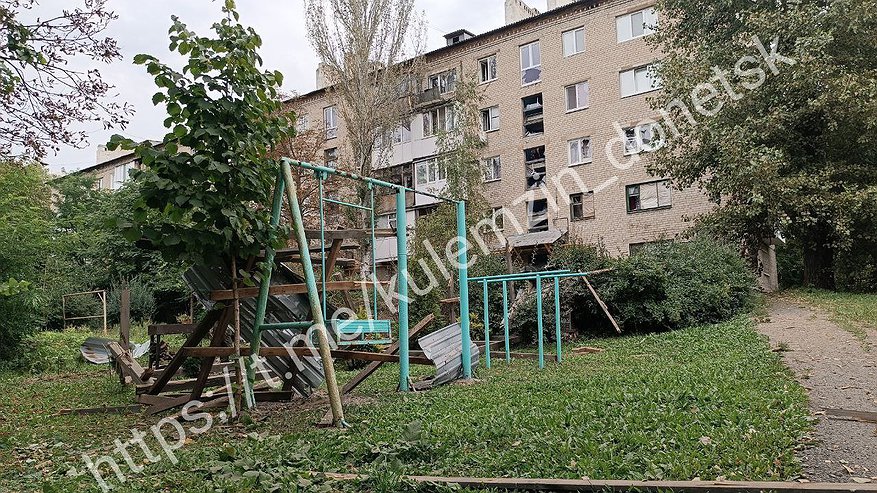 ВСУ обстреляли населенные пункты и торговый центр в Донецке: погибла девочка
