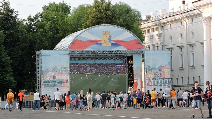 Из-за трансляции футбольного матча в центре Кирова ограничат движение