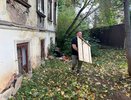 В Кирове прибрали дом Чарушина и выгнали оттуда бездомных