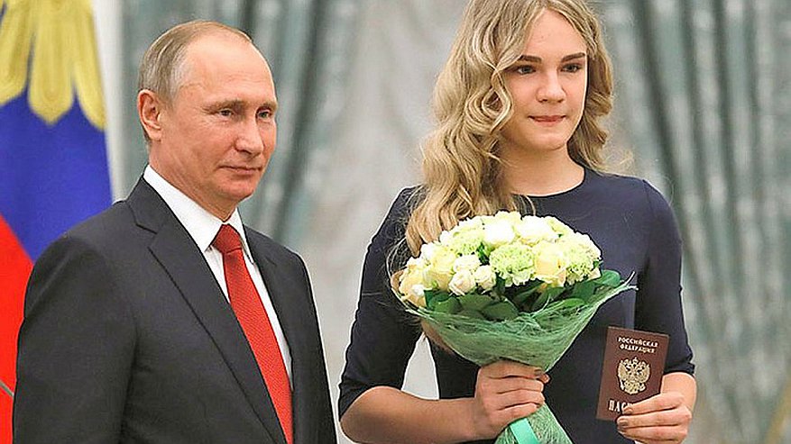 Электронный паспорт взамен бумажного: Путин подписал указ о введении новой технологии