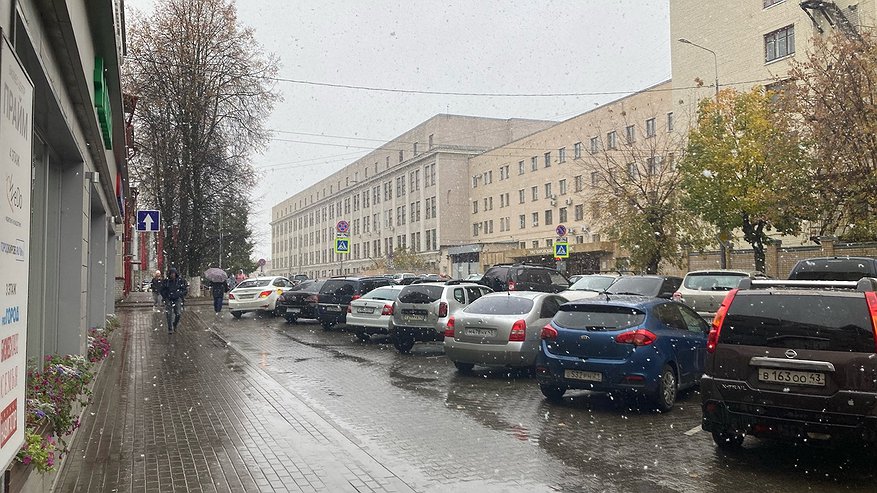 Главная картинка новости: В УГИБДД предупредили об опасных условиях на дорогах из-за погоды в Кировской области