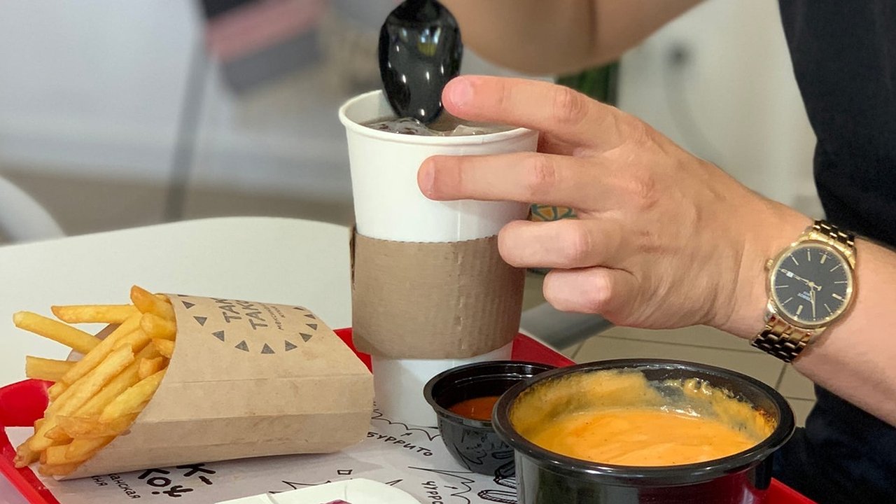 Главная картинка новости: Диетолог предупредила об опасности кофе на вынос