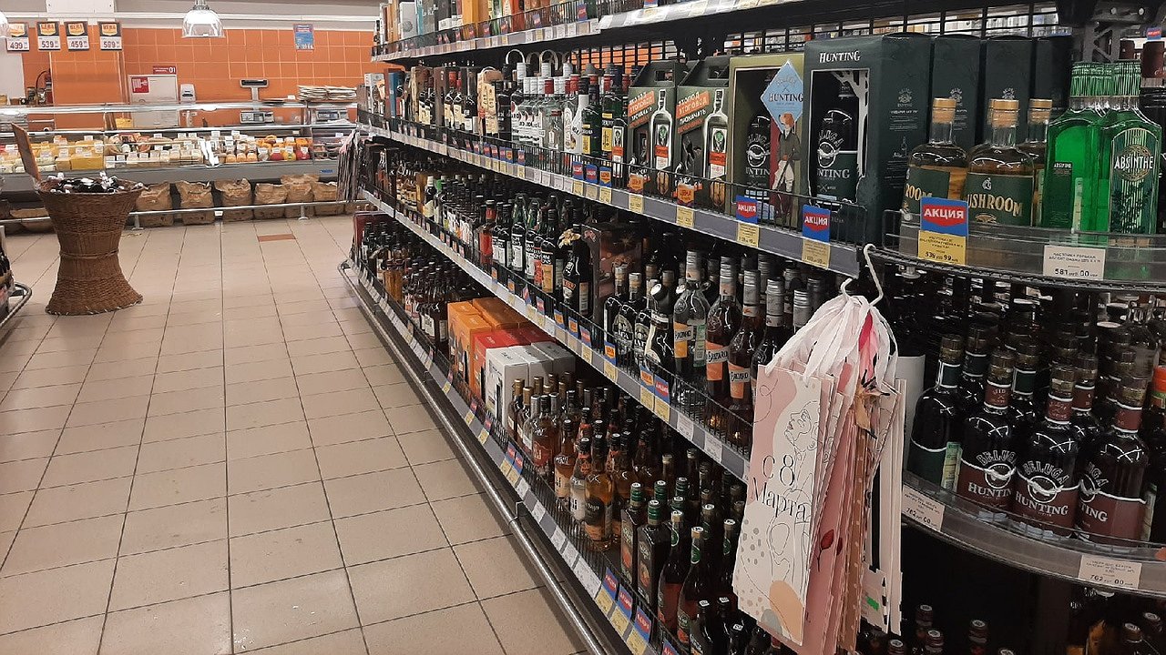 Главная картинка новости: 302 рубля минимум: в России хотят снова поднять цены на алкоголь