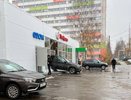 Появилось видео, как BMW в Кирове задом въезжает в магазин "Пятерочка"