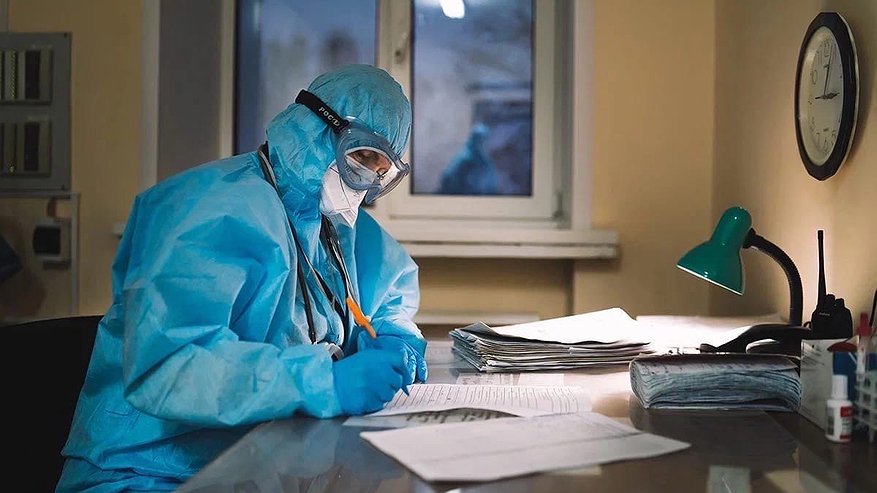 Главная картинка новости: В России выявили первые случаи заражения новым штаммом коронавируса «Пирола»