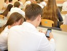 В российских школах запретят пользоваться телефонами