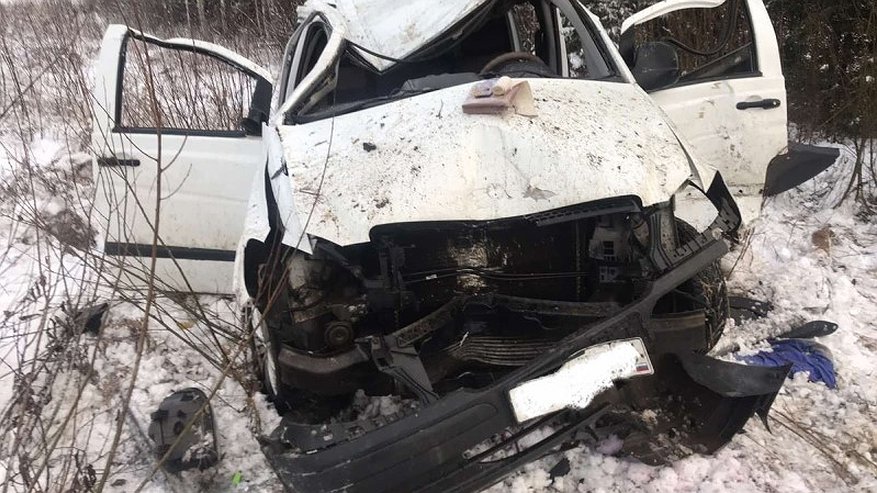 В Кировской области опрокинулась легковушка с двумя взрослыми и 7-летним мальчиком