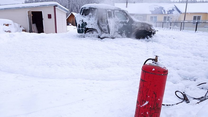 Житель Кировской области спалил автомобиль, пытаясь отогреть двигатель