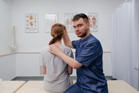 Боль в шее, спине, пояснице: чем может помочь остеопат
