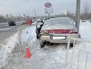 В аварии со снесенным дорожным знаком пострадал 19-летний водитель в Кирове