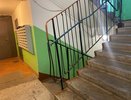 Россиян предупредили о штрафах за хранение личных вещей в подъезде