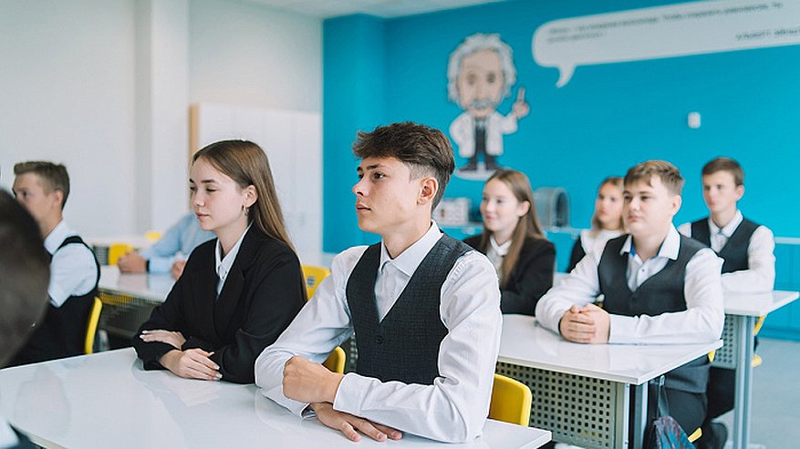 Главная картинка новости: Российские школы переходят на новую платформу "Сферум": что это и зачем нужно