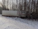 При столкновении большегруза и легковушки в Кировской области пострадали два человека