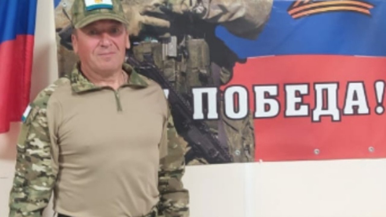 Главная картинка новости: Любящий семьянин и ответственный работник: в Кировской области простились с погибшим в зоне СВО бойцом