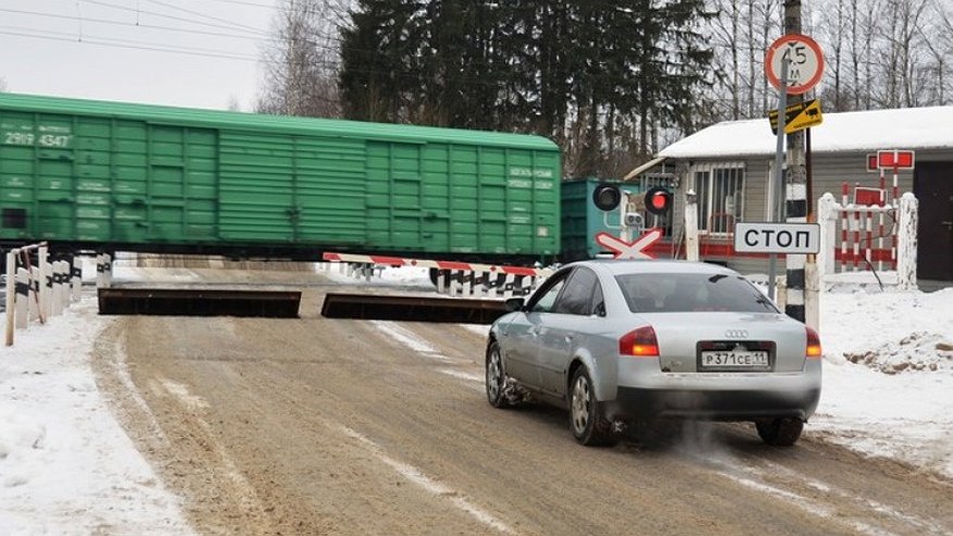 В Кирово-Чепецком районе ограничат движение через железнодорожный переезд