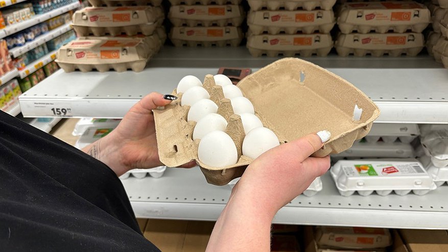 В крупной сети магазинов вновь подскочили цены на яйца