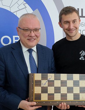 Гроссмейстер Сергей Карякин открыл в Кирове шахматный клуб имени себя