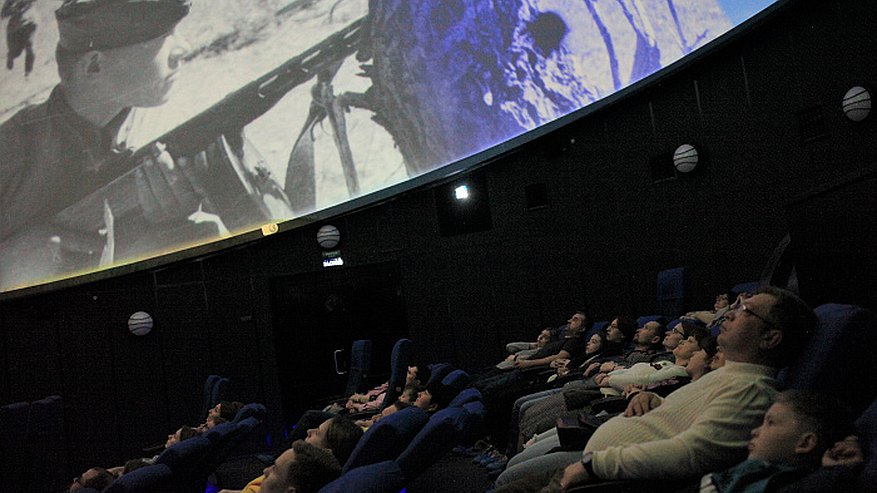 Кировчанам впервые покажут панорамный военный фильм под куполом планетария