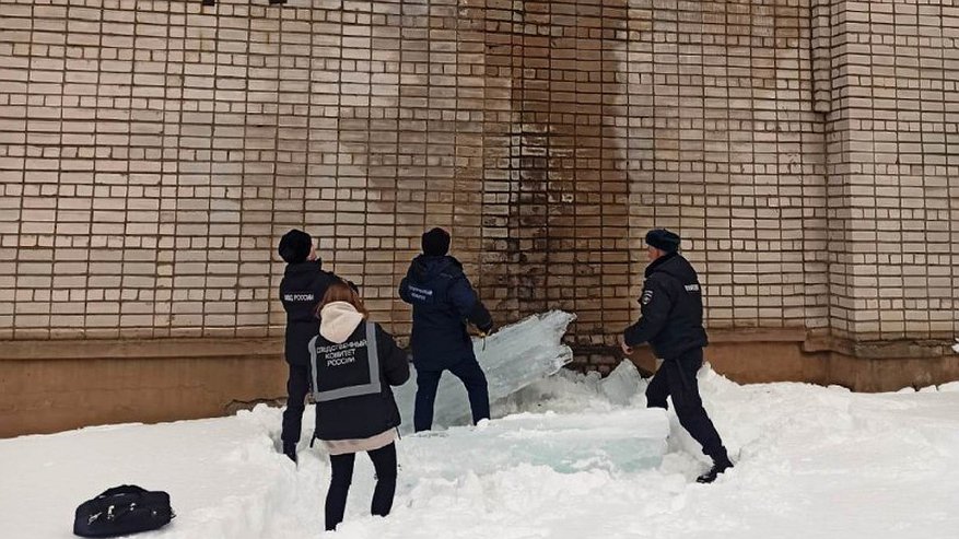 В Кирове завели уголовное дело из-за падения глыбы льда на 14-летнего школьника