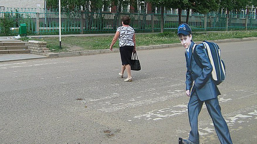 На 18 опасных переходах в Кировской области установили муляжи детей