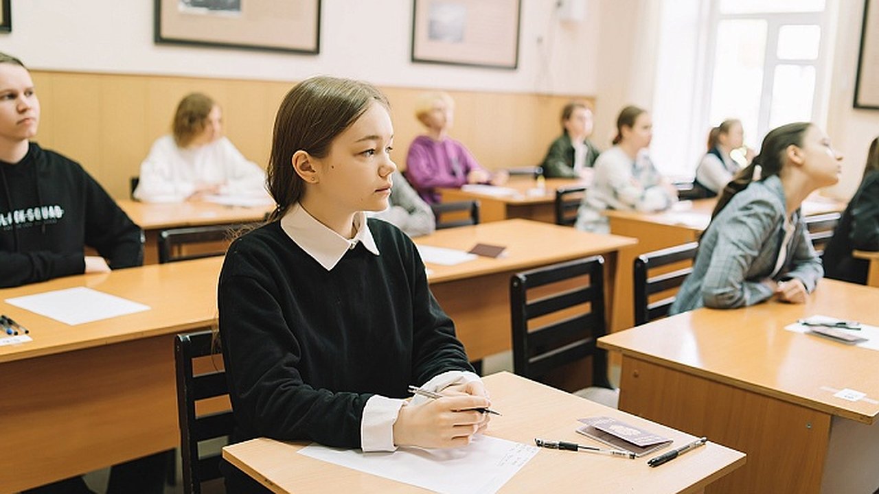 Главная картинка новости: Российские выпускники смогут пересдать один предмет ЕГЭ уже в июне 2024 года
