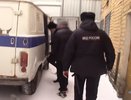 На кировчанку в подъезде напал незнакомец с ножом и потребовал деньги