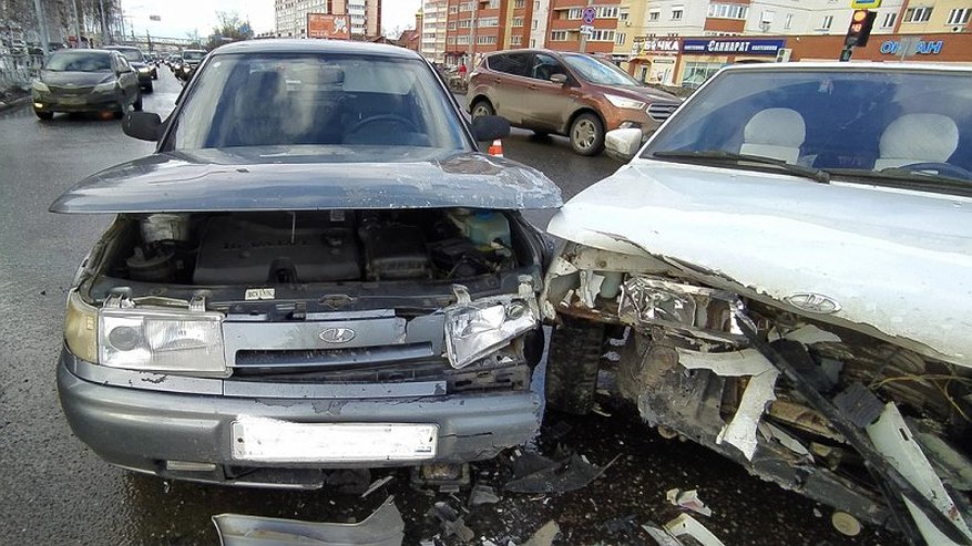При ДТП с двумя легковушками в Кирове пострадали дети
