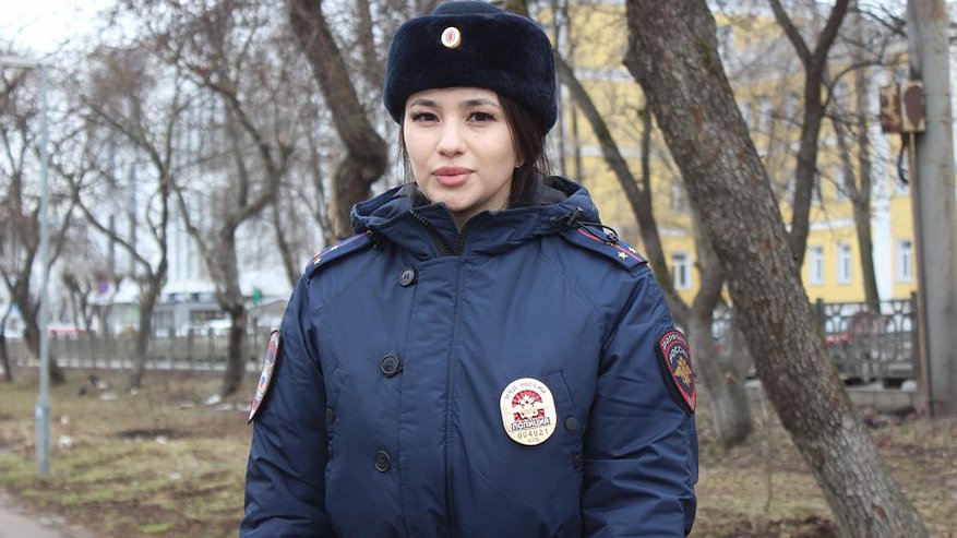 Ехала мимо и увидела огонь: сотрудница полиции в Кировской области спасла из пожара двух мужчин
