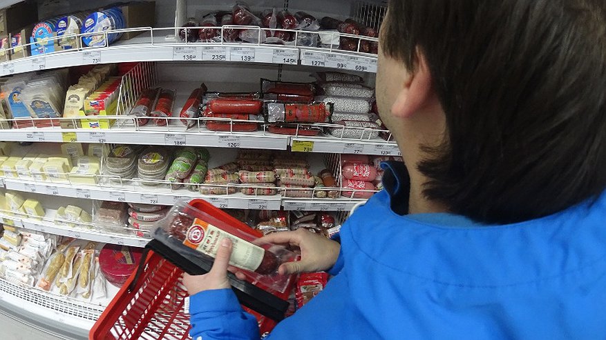 Только натуральное мясо внутри: какую колбасу признали лучшей на российском рынке