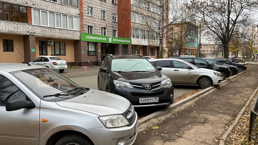Россияне получат крупный штраф за парковку машины на собственном участке