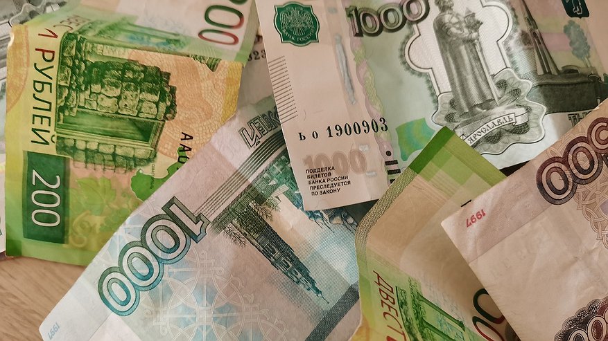 На карту 13 500 рублей: кому 2-3 мая придет новое пособие от СФР