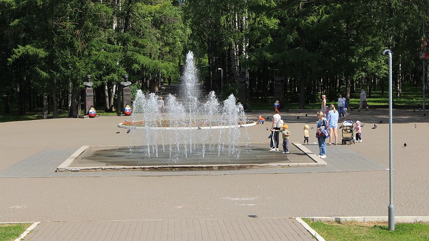 В Кирове от клещей обработали три городских парка